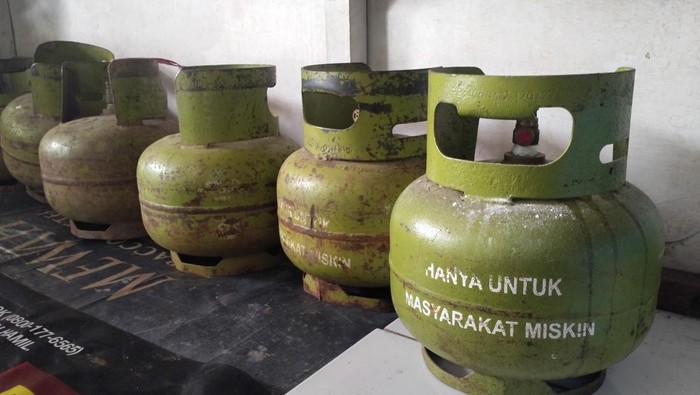 Warga Palopo mengeluhkan kelangkaan gas elpiji 3 kg, harga melonjak hingga Rp 35.000.