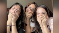 Great teamworks girls! Ulla si paling riset t&c, teknis, dan semuanya, Kika yg standby depan laptop karena tangannya gesit. Mama tugasnya doa dan bayar! Cant wait to see you @bts.bighitofficial, ungkap Ersa bahagia dengan mata berbinar. Foto: Instagram @ersamayori