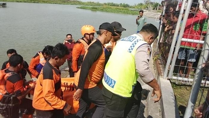 Satu dari dua orang pemancing yang tenggelam di Bendungan Karet Kecamatan Bonang, Demak, ditemukan tewas, Selasa (9/6/2026).