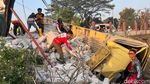 Petugas Berhasil Evakuasi Sopir Truk Terjepit di Mojokerto