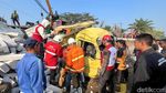 Petugas Berhasil Evakuasi Sopir Truk Terjepit di Mojokerto