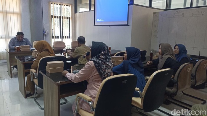 Hearing wali murid SD Tlogo 2 dan DPRD Blitar