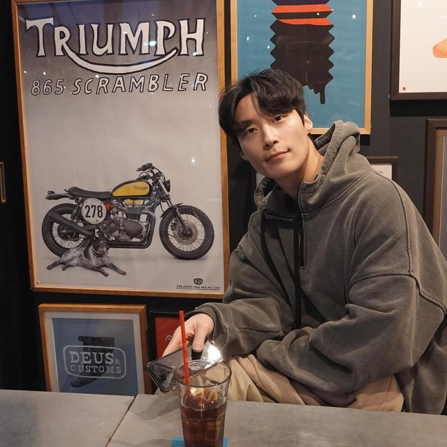8 Pesona Heo Nam Jun Disebut Spek Suami Idaman, Viral Perankan Cha Se Gye