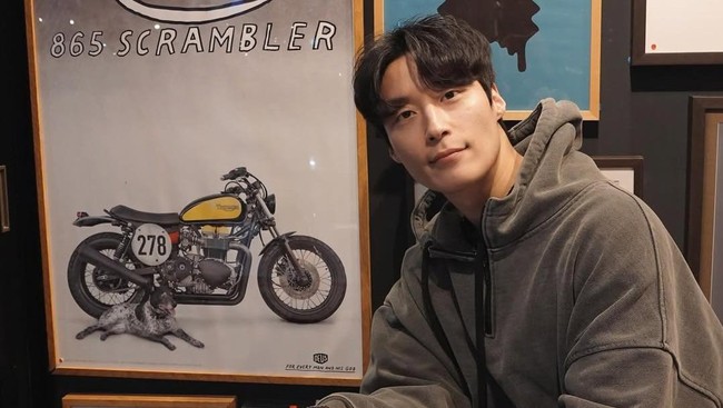 8 Pesona Heo Nam Jun Disebut Spek Suami Idaman, Viral Perankan Cha Se Gye