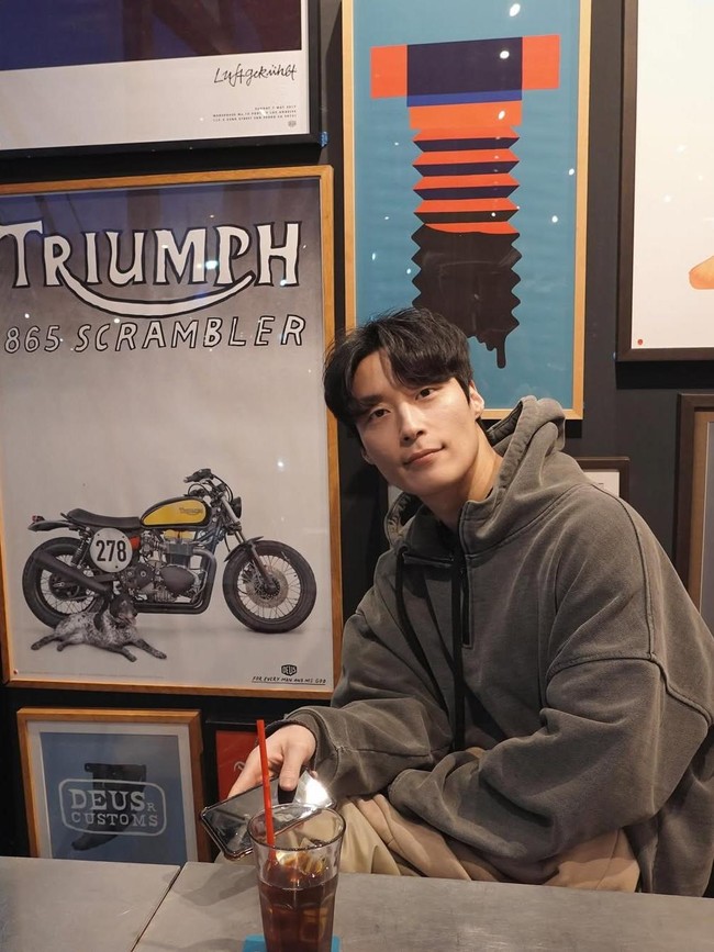 8 Pesona Heo Nam Jun Disebut Spek Suami Idaman, Viral Perankan Cha Se Gye