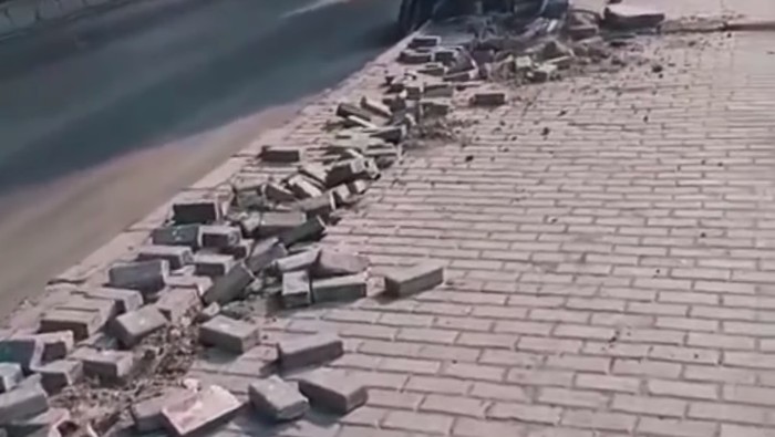 Kabel lampu jalan di Koja dicuri hingga trotoar digali