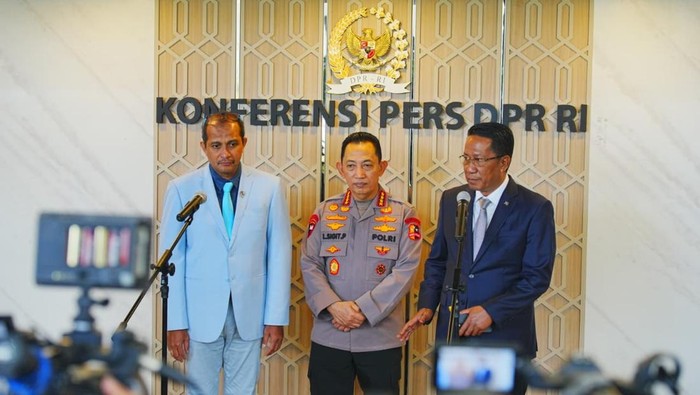 Kapolri Jenderal Listyo Sigit Prabowo dalam konferensi pers di kompleks parlemen, Senayan, Jakarta, Selasa (9/6/2026).
