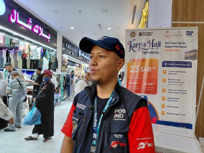 Karyadi, petugas pos Indonesia, ditemui tim Media Center Haji di Al Waha, Kakiyah, Makkah, Senin (8/6/2026).