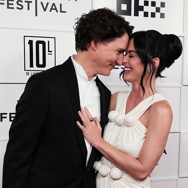 Gaya Pacaran Katy Perry & Justin Trudeau Dikritik Usai Ciuman di Taman