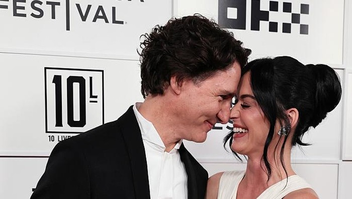 Justin Trudeau dan Katy Perry di pemutaran perdana dunia Katy Perry: The Lifetimes Tour - Live from Paris di Festival Tribeca yang diadakan di Teater OKX pada 8 Juni 2026 di New York, New York.