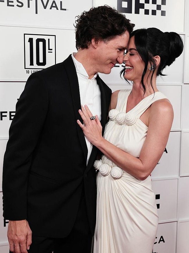 Gaya Pacaran Katy Perry & Justin Trudeau Dikritik Usai Ciuman di Taman