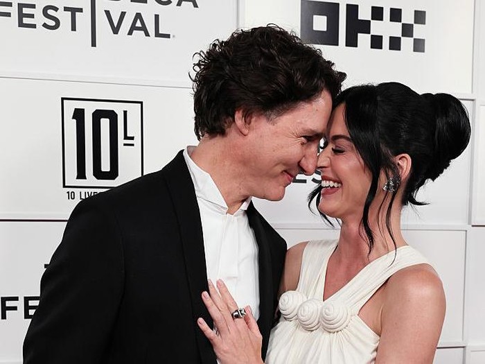 Justin Trudeau dan Katy Perry di pemutaran perdana dunia Katy Perry: The Lifetimes Tour - Live from Paris di Festival Tribeca yang diadakan di Teater OKX pada 8 Juni 2026 di New York, New York.