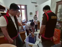 Kejari Geledah KPU OKU Timur, Ratusan Dokumen-Laptop Disita