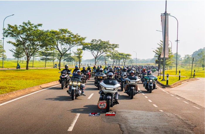 Komunitas motor besar yang tergabung dalam komunitas Brotherhood Squad Indonesia (Brosqi), bersama dengan ratusan pengendara lainnya, kembali menyemarakan budaya pentingnya keselamatan di jalan raya.