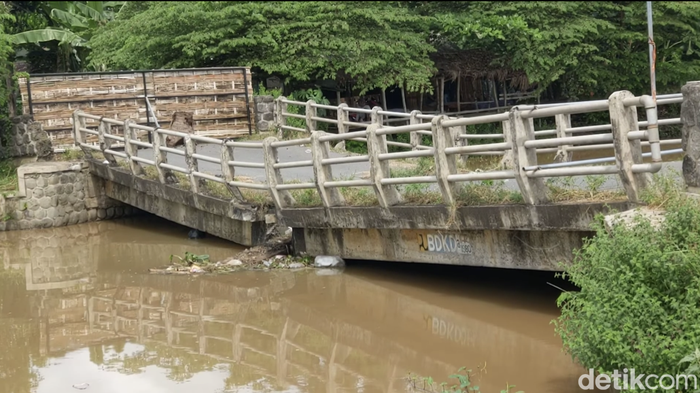 Kondisi Jembatan Junjung, Tulungagung yang patah sejak Desember 2024