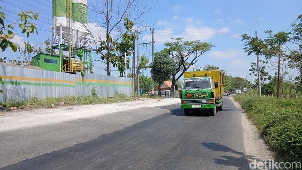 Kondisi ruas jalan provinsi Blora-Ngawen-Kunduran, Selasa (9/6/2026). Kondisi ruas jalan provinsi Blora-Ngawen-Kunduran, Selasa (9/6/2026).