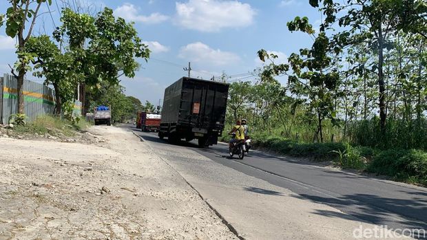 Kondisi ruas jalan provinsi Blora-Ngawen-Kunduran, Selasa (9/6/2026). Kondisi ruas jalan provinsi Blora-Ngawen-Kunduran, Selasa (9/6/2026).
