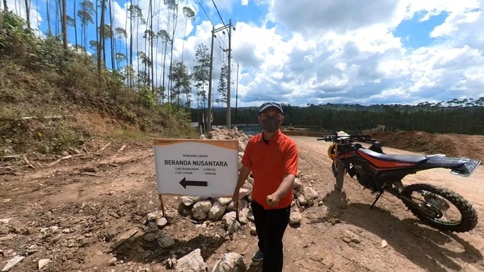 Konten kreator Dian Rana saat meliput di kawasan IKN. (Istimewa)