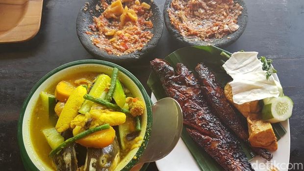 Lezatnya Lais Bakar dan Sambal Lucung khas Pangkalan Bun. (Sigit Pamungkas/detikKalimantan)