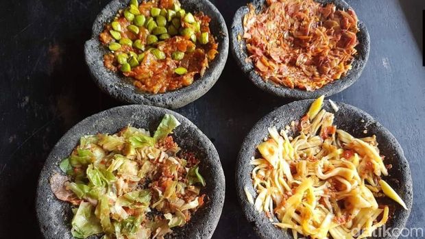 Lezatnya Lais Bakar dan Sambal Lucung khas Pangkalan Bun. (Sigit Pamungkas/detikKalimantan) Lezatnya Lais Bakar dan Sambal Lucung khas Pangkalan Bun. (Sigit Pamungkas/detikKalimantan)