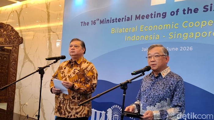 Menteri Koordinator Bidang Perekonomian Airlangga Hartarto bertemu Wakil Perdana Menteri atau Deputy Prime Minister (DPM) and Minister for Trade and Industry Singapura, Gan Kim Yong