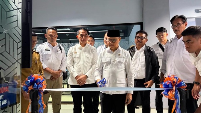 Menteri Perlindungan Pekerja Migran Indonesia (P2MI), Mukhtarudin, meresmikan Migran Center di Politeknik Negeri Batam (Polibatam)