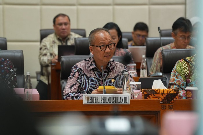 Menteri Perindustrian Agus Gumiwang Kartasasmita