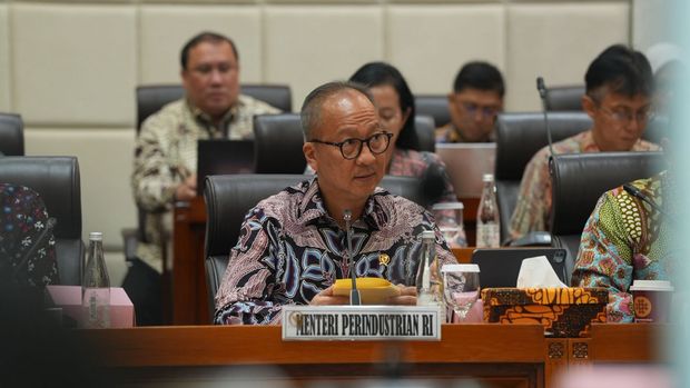 Menteri Perindustrai Agus Gumiwang Menteri Perindustrian Agus Gumiwang Kartasasmita