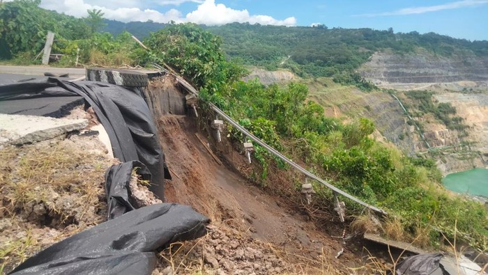 Jalan nasional di Minahasa Utara terputus akibat amblas. Pengendara dialihkan ke jalur alternatif.