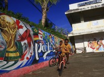 Mural Piala Dunia 2026 Warnai Permukiman Warga di Jayapura