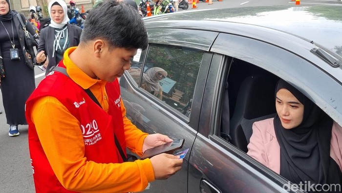 Parkir digital di Surabaya