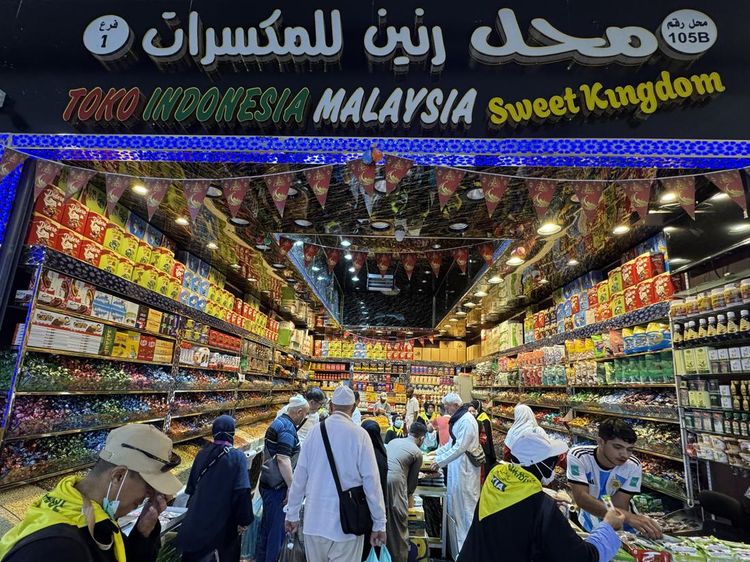 Pasar Al Waha Jadi Magnet Belanja Jemaah Haji di Makkah