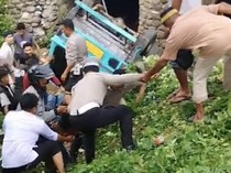 Pete-pete Angkut Siswa SMP di Soppeng Terjun ke Parit, 5 Orang Terluka