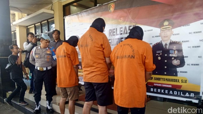 Polisi ringkus wartawan gabungan yang rampok tukang rokok di Sumedang.