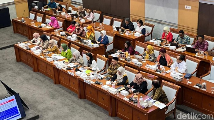 Rapat kerja dan rapat dengar pendapat (RDP) Komisi VIII DPR dengan Menteri PPPA (Anggi/detikcom).