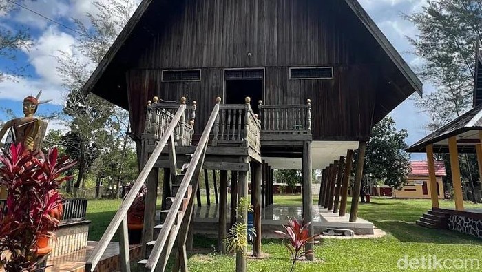 Rumah Betang Jaga Napas Budaya Dayak di Kotawaringin Barat
