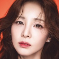 Tak lagi bernaung di bawah agensi yang membesarkan namanya, YG Entertainment. Aradnas menjadi langkah besar Sandara Park yang aktif di industri KPop sejak 2009. Foto: dok. Instagram @aradnas_official