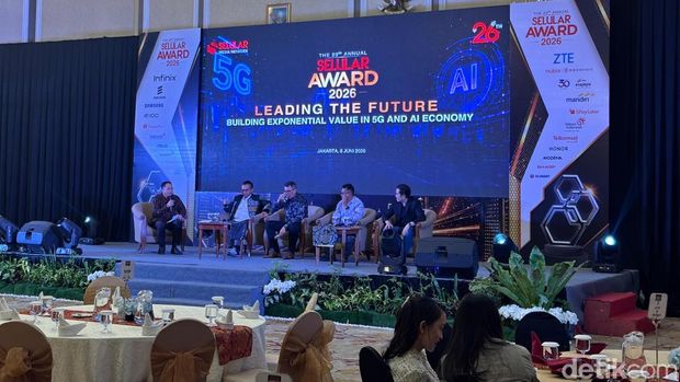 Selular Diskusi panel terkait pemanfaatan teknologi 5G dan AI di acara Selular Award 2026.