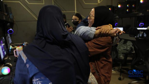 Suasana berbeda terlihat di sejumlah warnet gaming di Jakarta pada Selasa (9/6/2026), jelang dimulainya penjualan tiket konser BTS World Tour Suasana berbeda terlihat di sejumlah warnet gaming di Jakarta pada Selasa (9/6/2026), jelang dimulainya penjualan tiket konser BTS World Tour