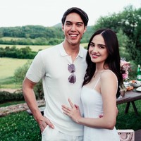 Syifa Hadju dan El Rumi diketahui tengah bertolak ke Italia untuk menghabiskan waktu bersama. Penampilan Syifa yang terlihat makin cantik memukau usai jadi istri pun tak kalah jadi sorotan. Foto: Instagram/@syifahadju