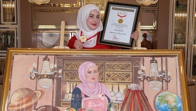 Lukisan Cokelat Buatan Tasyi Athasyia Diganjar Piagam MURI