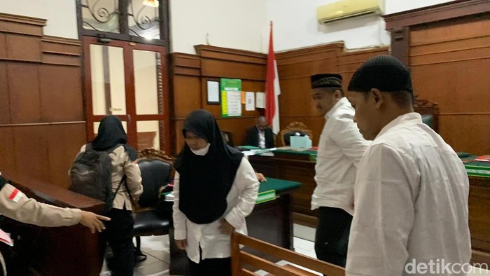 Terdakwa Adi Purwoko, Eks Kepala Gudang Cimory yang diduga jual barang kedaluwarsa ke pihak ketiga.