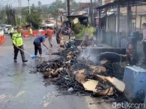 Detik-detik Truk Garmen Terbakar di Pamuruyan Sukabumi