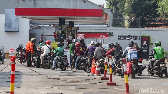Pertamina Patra Niaga melakukan penyesuaian harga jual BBM nonsubsidi. Harga Pertamax (RON 92) dan Pertamax Green 95 (RON 95) naik mulai hari ini, Rabu (10/6/2026).