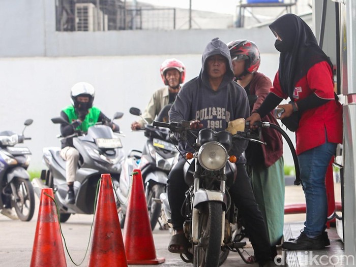 Pertamina Patra Niaga melakukan penyesuaian harga jual BBM nonsubsidi. Harga Pertamax (RON 92) dan Pertamax Green 95 (RON 95) naik mulai hari ini, Rabu (10/6/2026).
