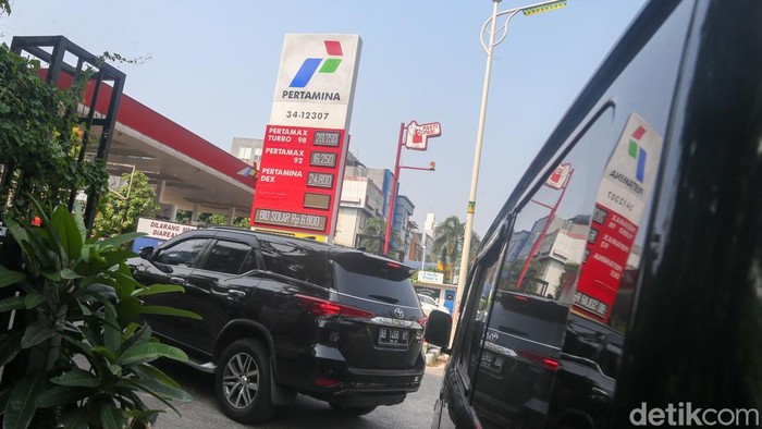 Pertamina Patra Niaga melakukan penyesuaian harga jual BBM nonsubsidi. Harga Pertamax (RON 92) dan Pertamax Green 95 (RON 95) naik mulai hari ini, Rabu (10/6/2026).