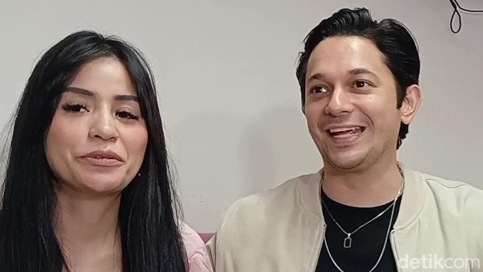 Andrew Andika dan Violentina Kaif di kawasan Mampang, Jakarta Selatan, Rabu (10/6/2026).