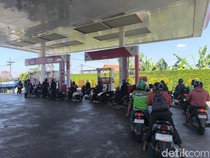 Antrean Pertalite Mengular di SPBU Surabaya & Gresik Usai Pertamax Naik