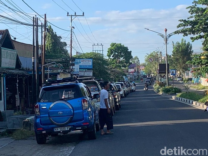 Antrean Pertalite yang mengular di SPBU Pangkalan Bun imbas kenaikan harga Pertamax, Rabu (10/6/2026).