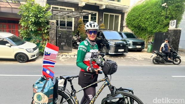 Arezoo Ekandari, pesepeda dari Iran Arezoo Ekandari, pesepeda dari Iran